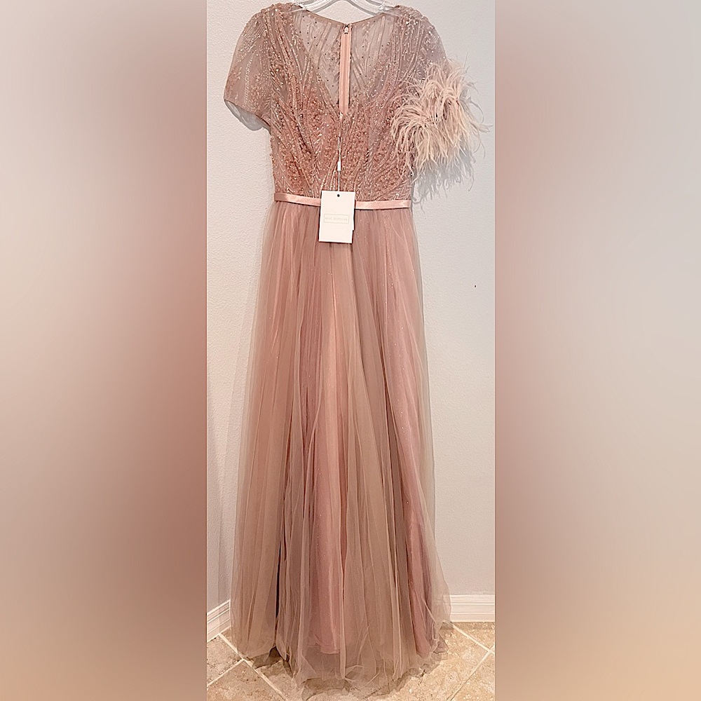 Mac Duggal 20531
V-Neckline Feather Accented right Sleeve Embellished gown Sz 2